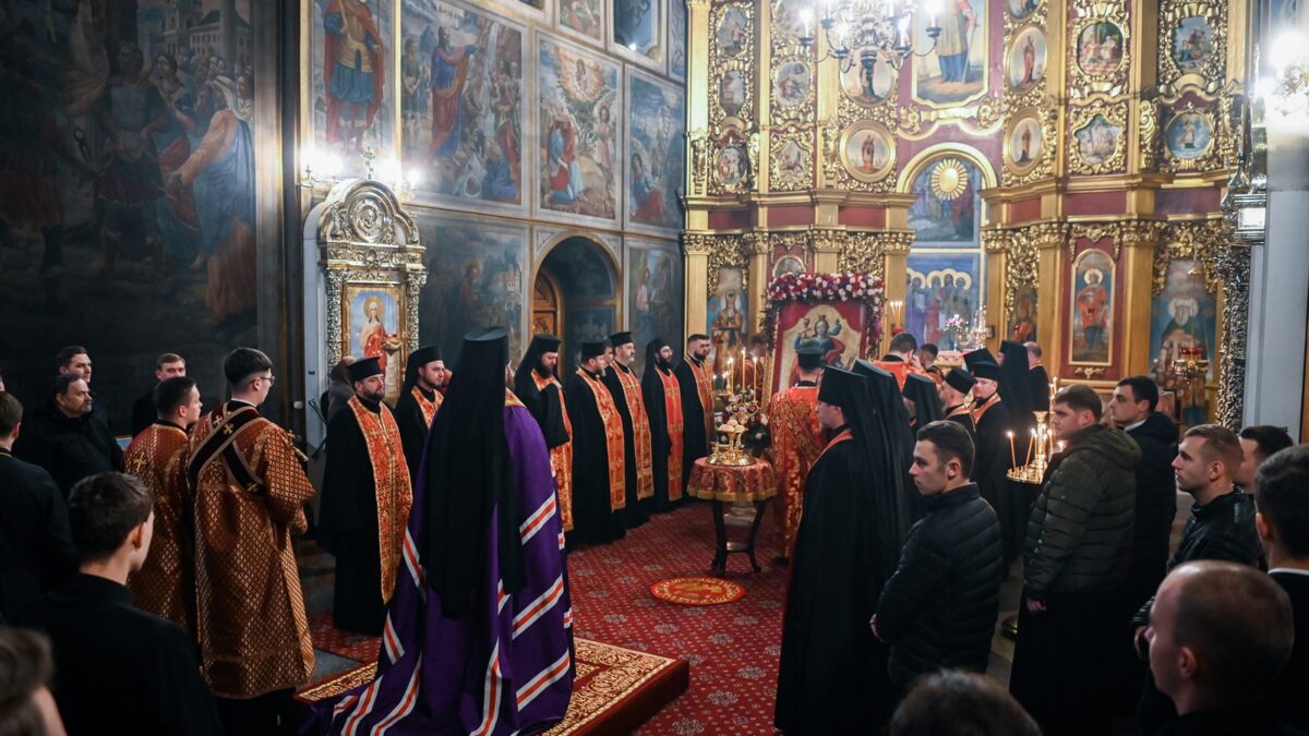 Молитва світла: Всенічне бдіння у честь великомучениці Варвари