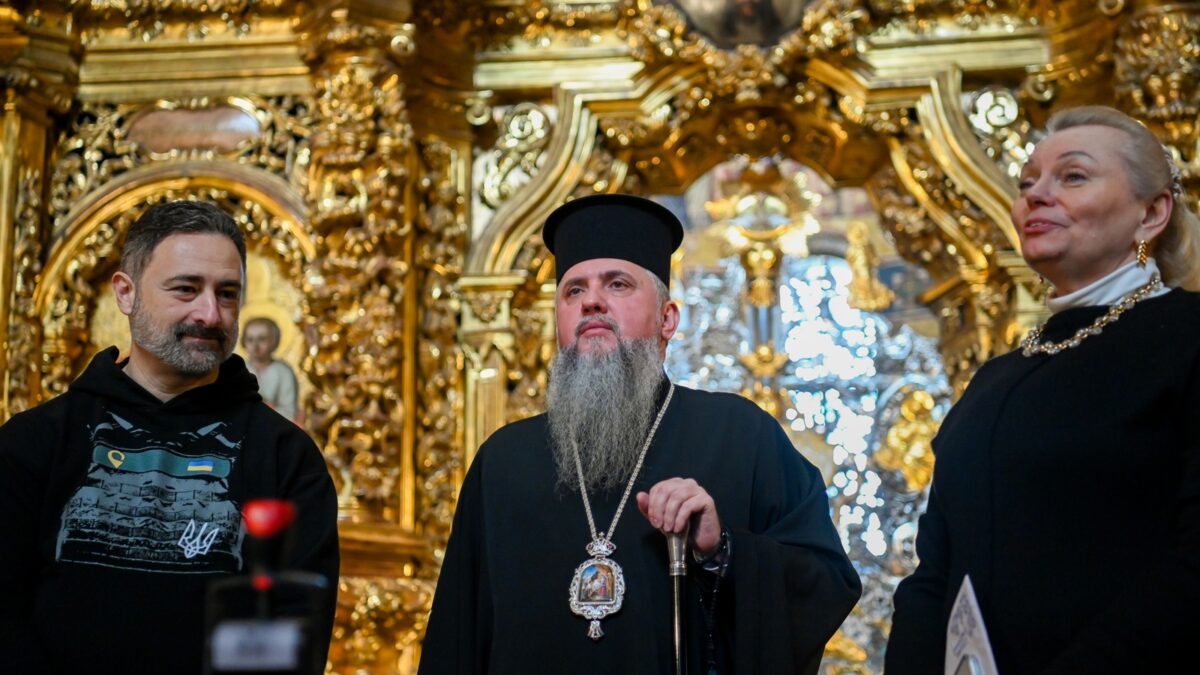 Митрополит Епіфаній взяв участь у спецпогашенні поштового випуску «Різдвяний янгол»