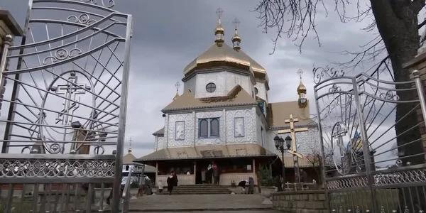 Напруга в Космачі: громада ПЦУ заявляє про сторонній вплив на храм
