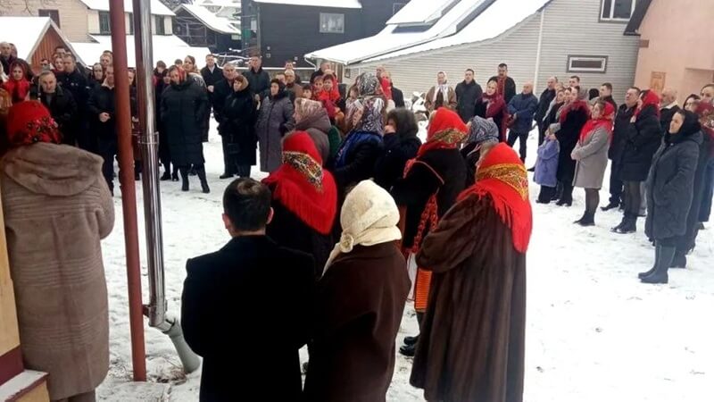 Суд зобов’язав поліцію розслідувати зрив різдвяної служби у Космачі