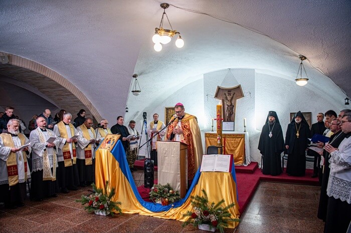 Молитва єдності в серці Києва: християни різних конфесій зібралися у костелі святого Миколая