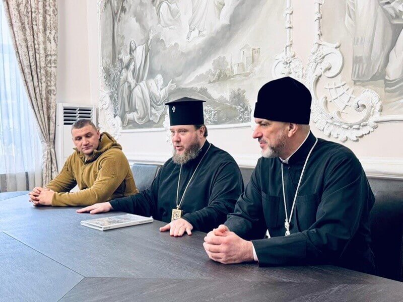Відзнака героїзму: Дніпровська єпархія ПЦУ нагородила воїнів