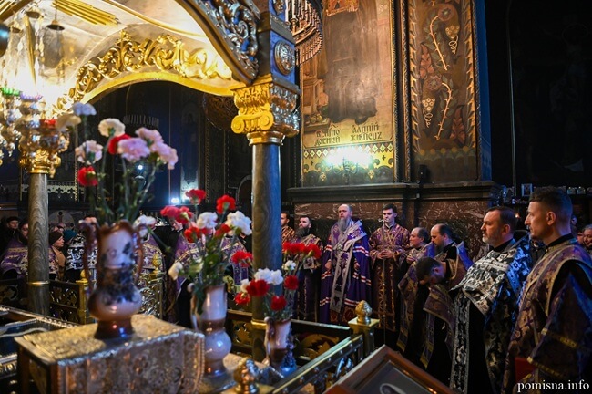 Молитва перед святими мощами: у столиці вшанували святого Макарія