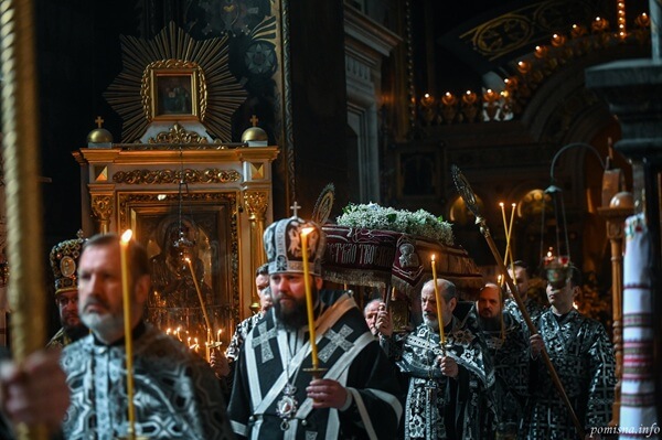 «Горе мені, Чадо моє»: у Києві звершили чин Плащаниці