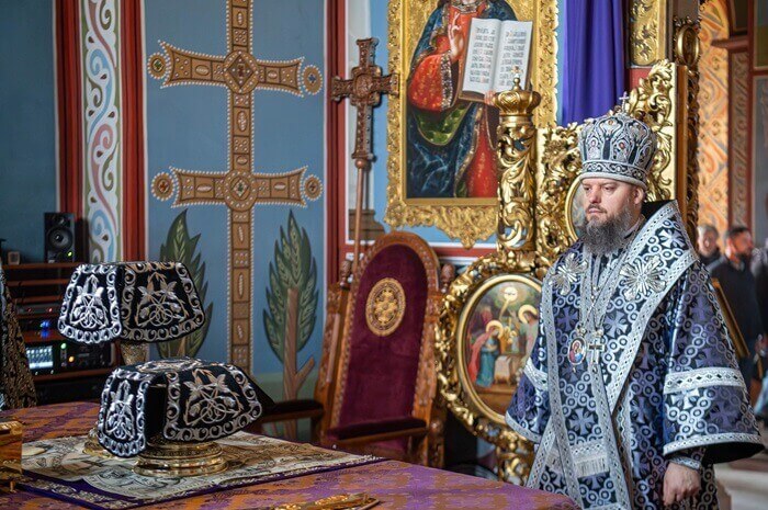 Архієпископ Агапіт звершив Літургію у Михайлівському монастирі та нагородив священиків