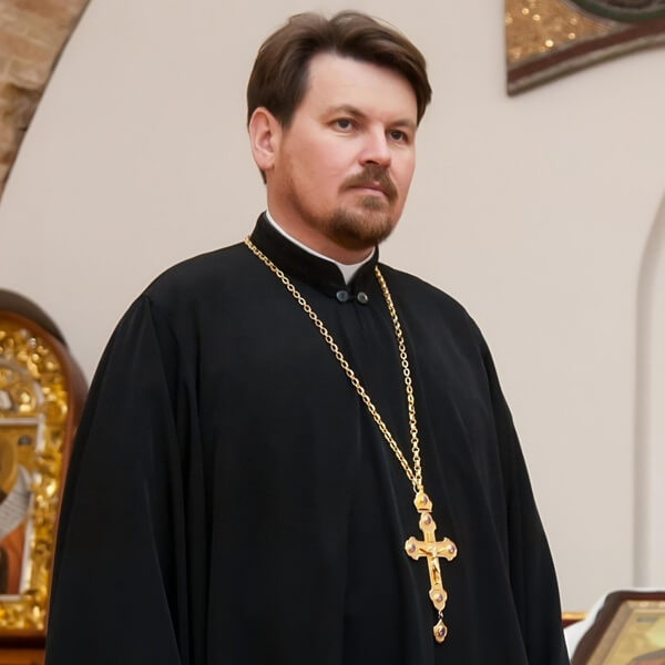 «Світло Воскресіння перемагає темряву»: пасхальне вітання протоієрея Романа Будзинського