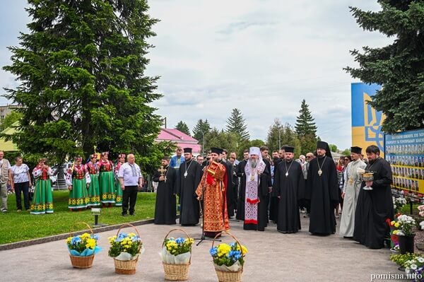 Овруч у молитві за Україну: Предстоятель ПЦУ освятив дім для постраждалих від війни