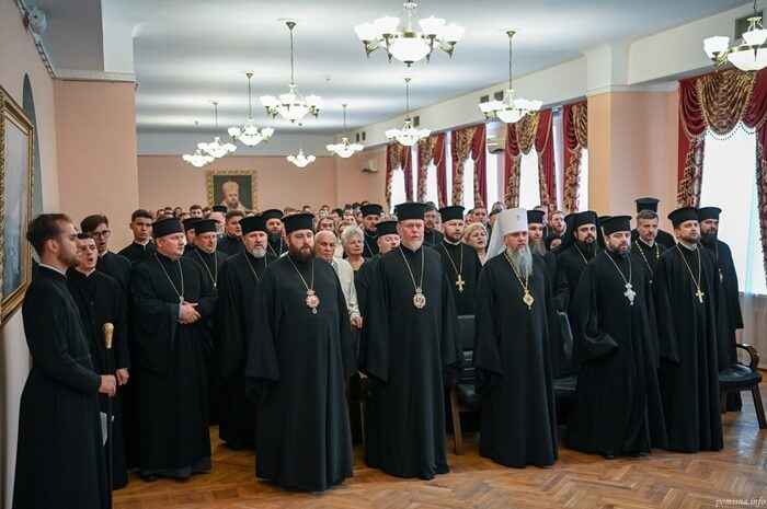 Митрополит Епіфаній вручив дипломи випускникам Київської богословської академії